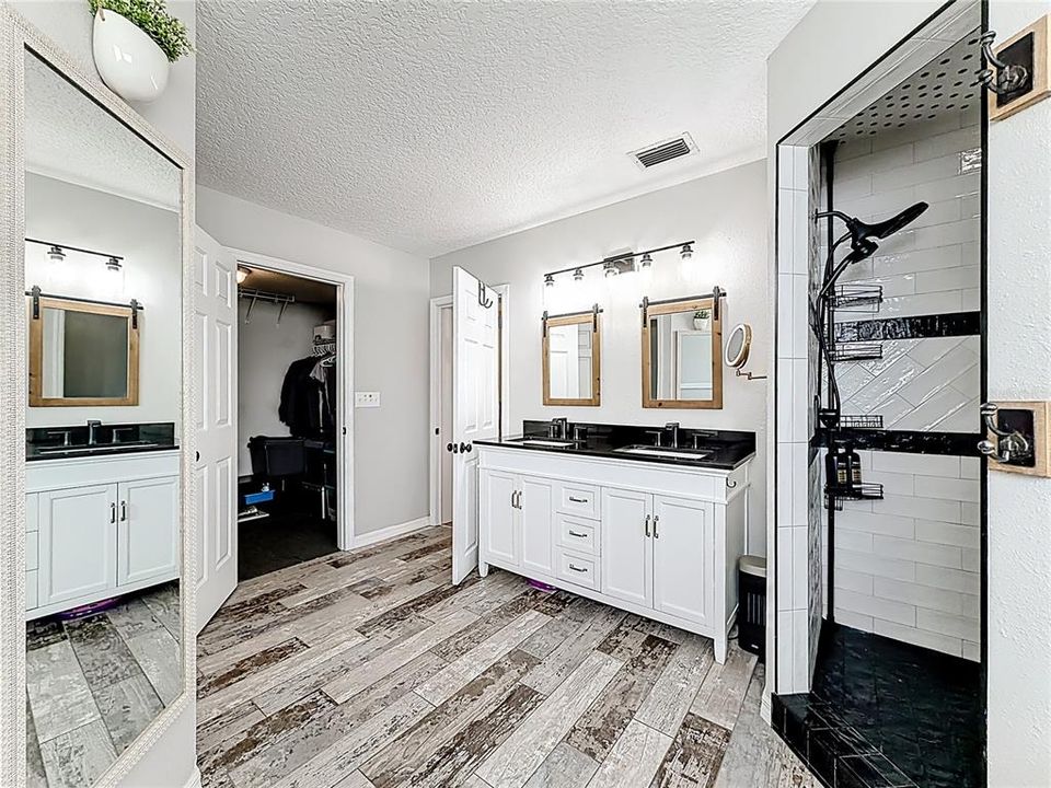 待售: $365,000 (0 贝兹, 0 浴室, 2360 平方英尺)