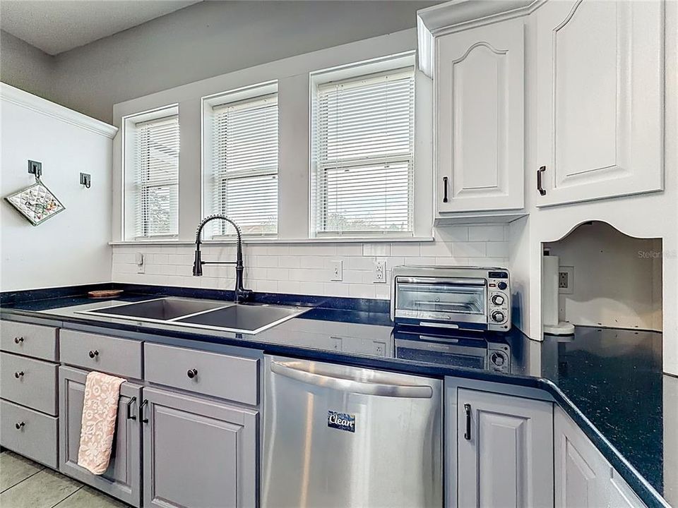 待售: $365,000 (0 贝兹, 0 浴室, 2360 平方英尺)