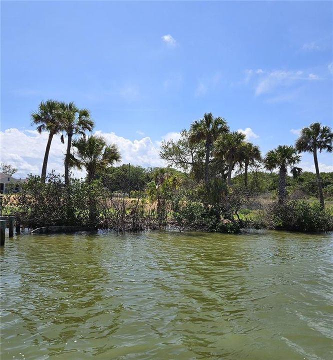 En Venta: $799,000 (0.31 acres)