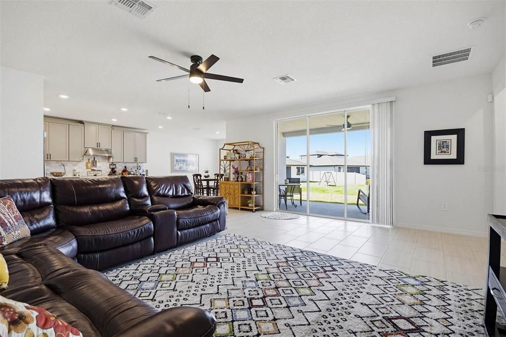 En Venta: $450,000 (4 camas, 3 baños, 2793 Pies cuadrados)