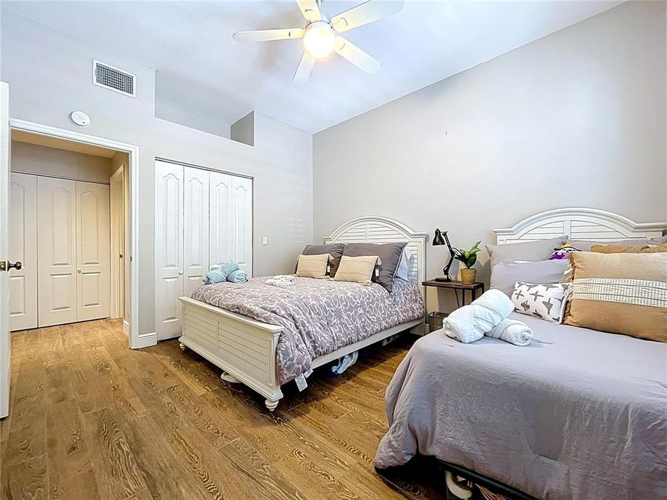 В аренду: $3,000 (2 спален, 2 ванн, 1215 Квадратных фут)