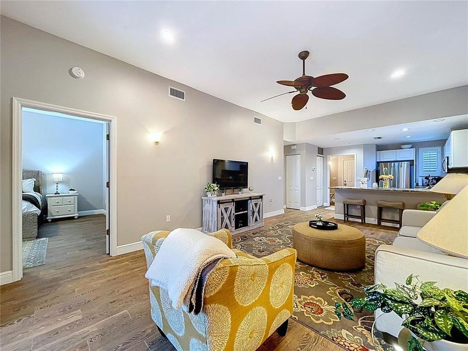 В аренду: $3,000 (2 спален, 2 ванн, 1215 Квадратных фут)