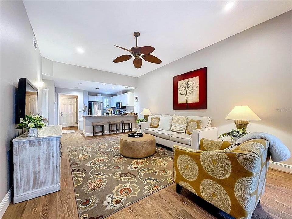 В аренду: $3,000 (2 спален, 2 ванн, 1215 Квадратных фут)