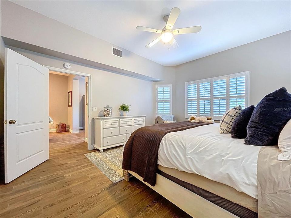 В аренду: $3,000 (2 спален, 2 ванн, 1215 Квадратных фут)