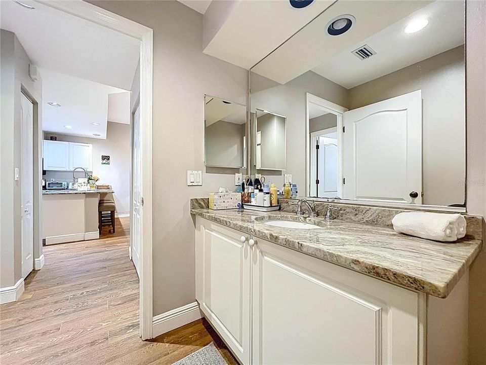 В аренду: $3,000 (2 спален, 2 ванн, 1215 Квадратных фут)