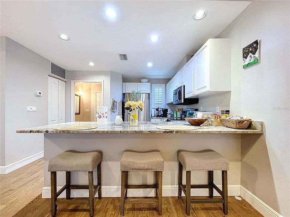 В аренду: $3,000 (2 спален, 2 ванн, 1215 Квадратных фут)