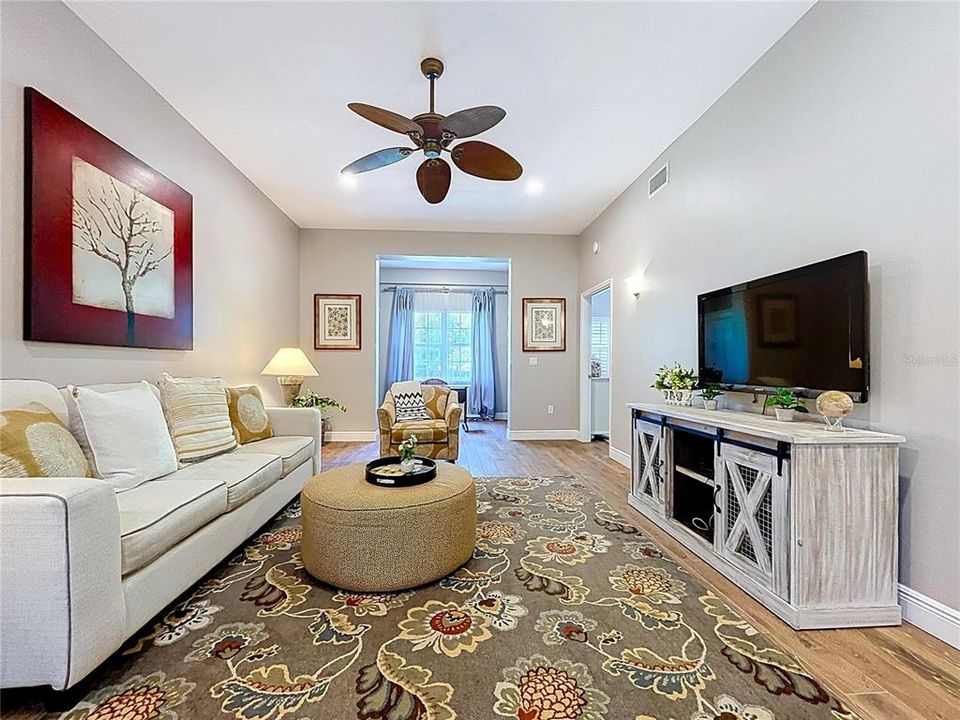 В аренду: $3,000 (2 спален, 2 ванн, 1215 Квадратных фут)