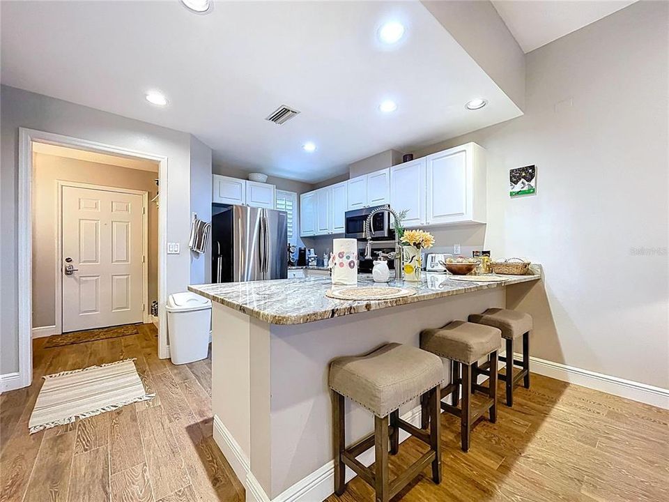 В аренду: $3,000 (2 спален, 2 ванн, 1215 Квадратных фут)