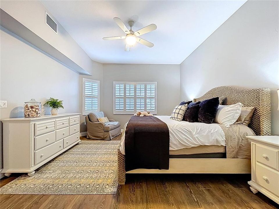 В аренду: $3,000 (2 спален, 2 ванн, 1215 Квадратных фут)