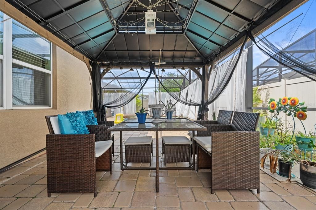En Venta: $688,999 (4 camas, 3 baños, 3118 Pies cuadrados)