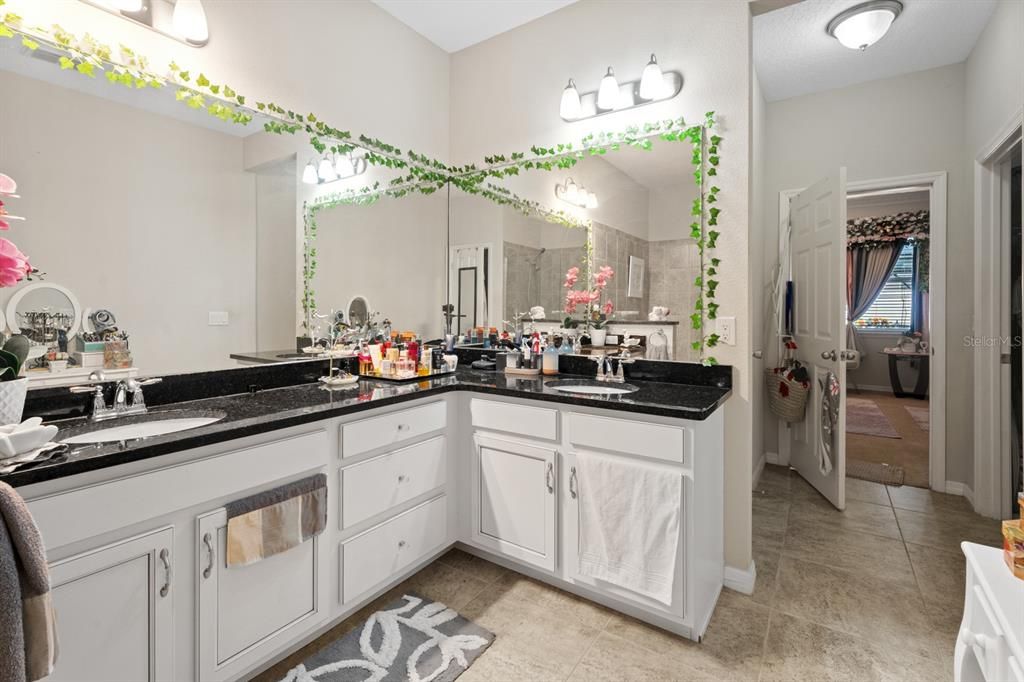 En Venta: $688,999 (4 camas, 3 baños, 3118 Pies cuadrados)