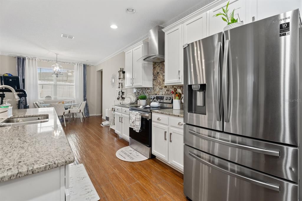 En Venta: $688,999 (4 camas, 3 baños, 3118 Pies cuadrados)