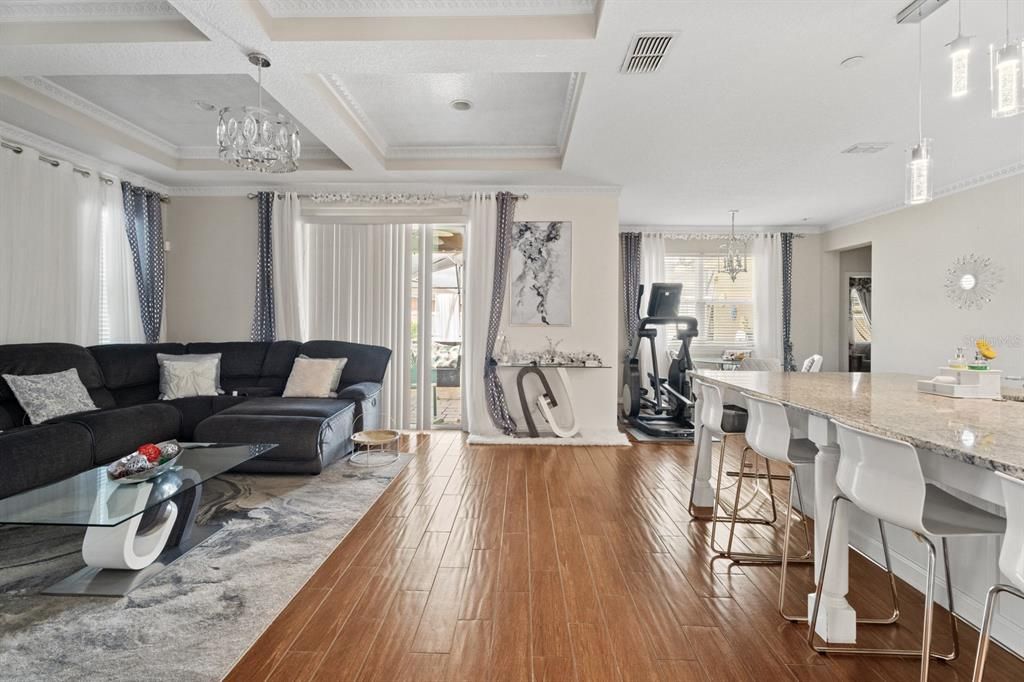 En Venta: $688,999 (4 camas, 3 baños, 3118 Pies cuadrados)