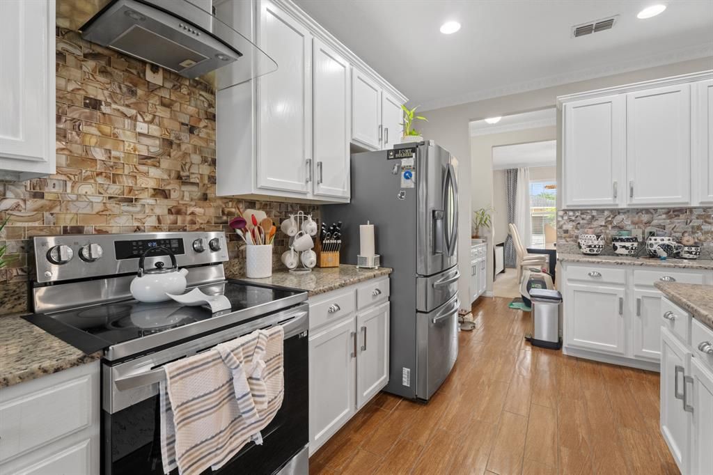 En Venta: $688,999 (4 camas, 3 baños, 3118 Pies cuadrados)