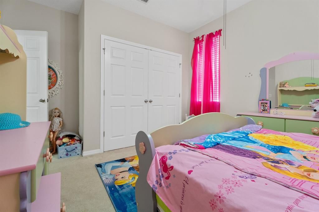 En Venta: $688,999 (4 camas, 3 baños, 3118 Pies cuadrados)