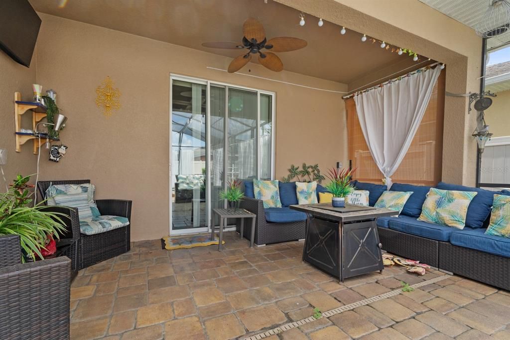 En Venta: $688,999 (4 camas, 3 baños, 3118 Pies cuadrados)