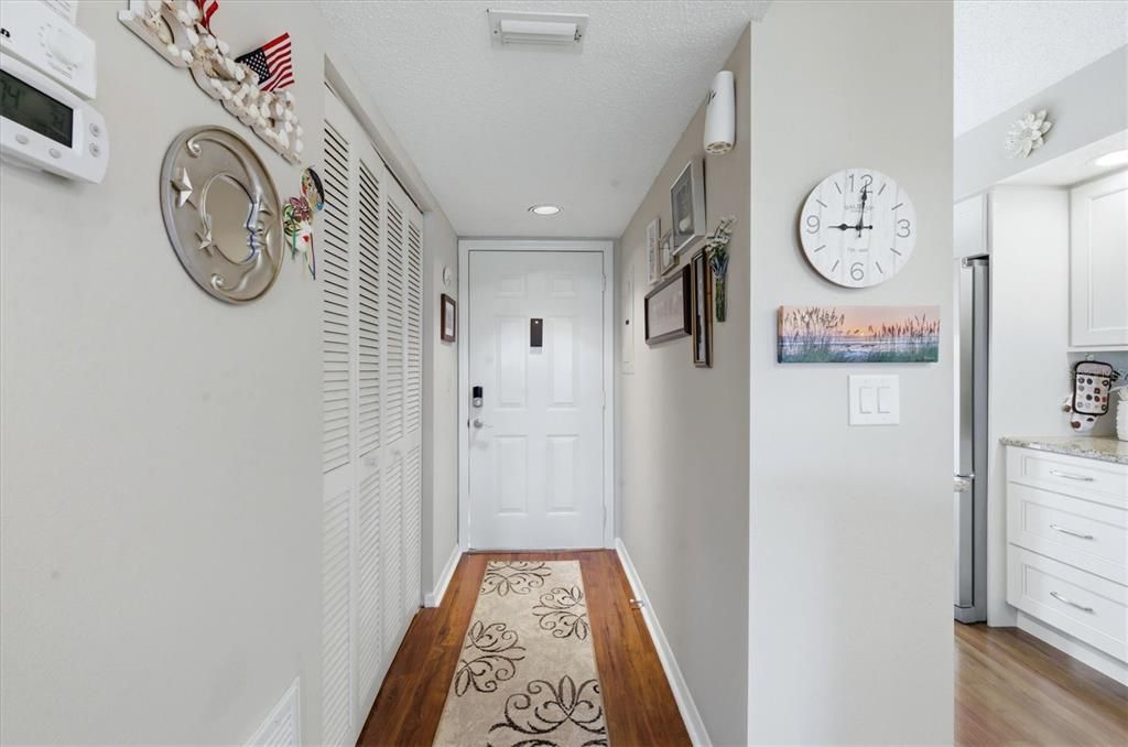 待售: $270,000 (2 贝兹, 2 浴室, 1002 平方英尺)