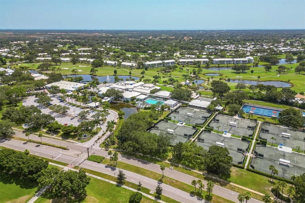 待售: $270,000 (2 贝兹, 2 浴室, 1002 平方英尺)