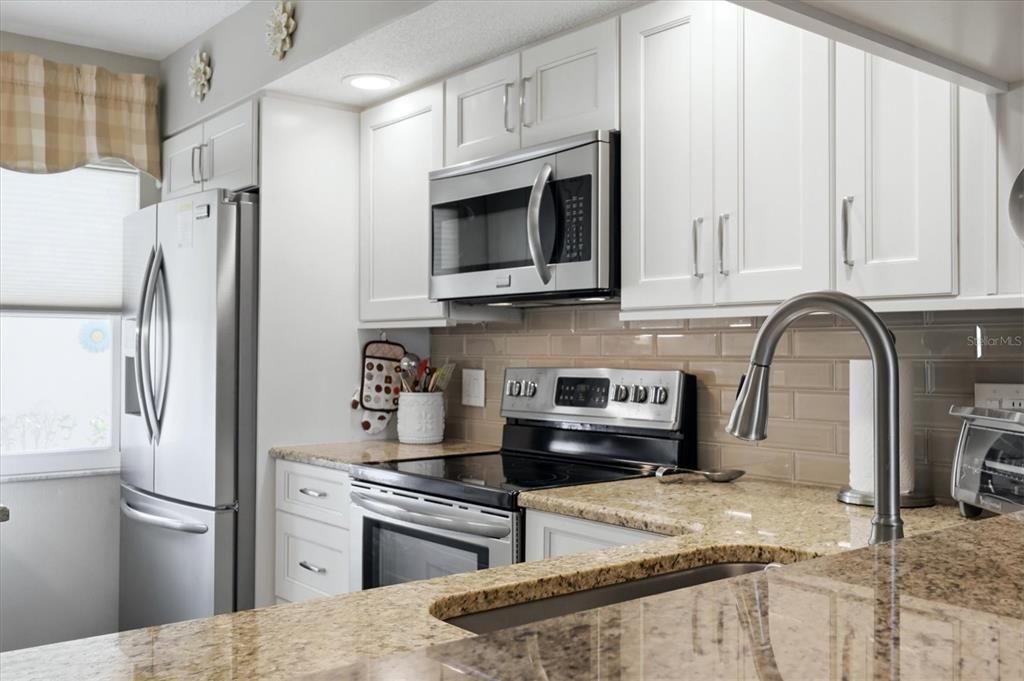 待售: $270,000 (2 贝兹, 2 浴室, 1002 平方英尺)