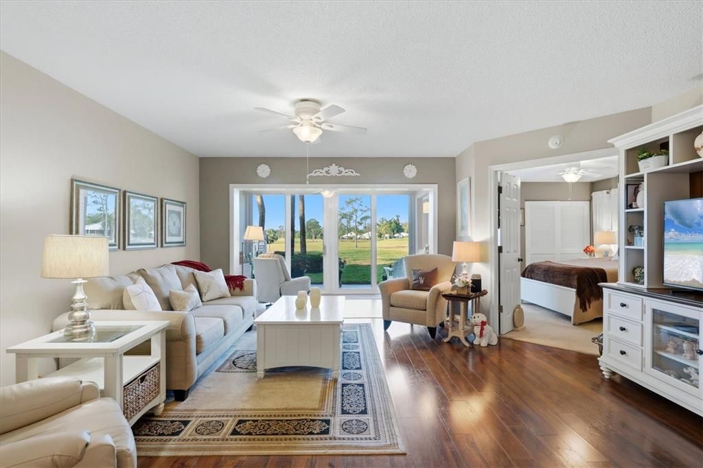 待售: $270,000 (2 贝兹, 2 浴室, 1002 平方英尺)