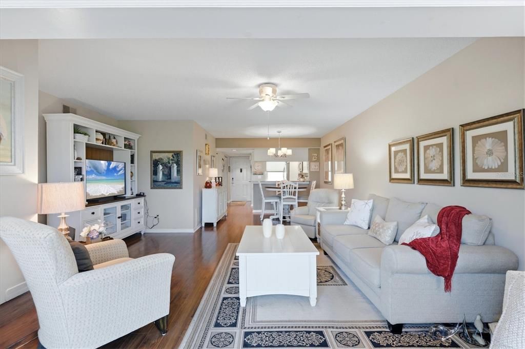 待售: $270,000 (2 贝兹, 2 浴室, 1002 平方英尺)