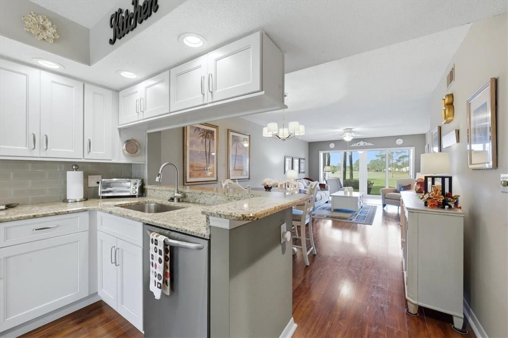 待售: $270,000 (2 贝兹, 2 浴室, 1002 平方英尺)