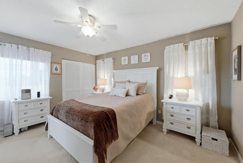 待售: $270,000 (2 贝兹, 2 浴室, 1002 平方英尺)