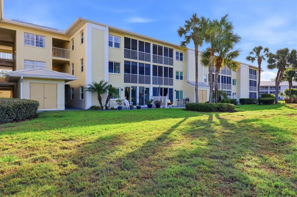 待售: $270,000 (2 贝兹, 2 浴室, 1002 平方英尺)