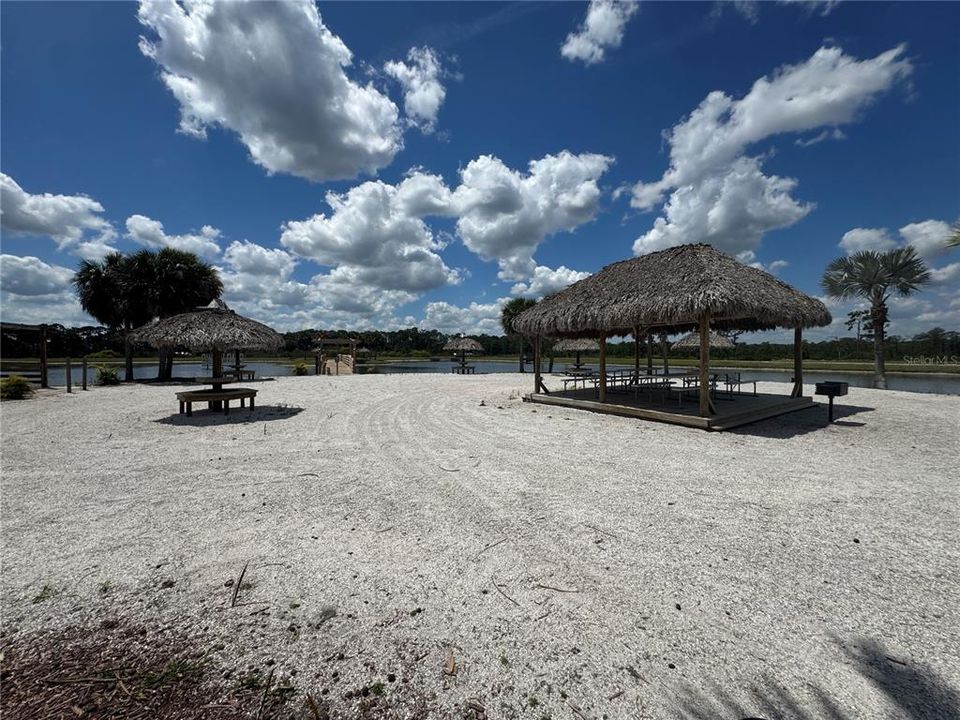На продажу: $89,000 (0.09 acres)
