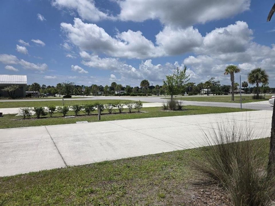 На продажу: $89,000 (0.09 acres)
