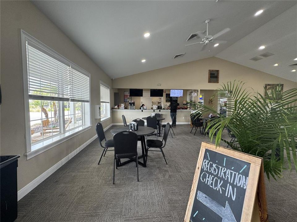 На продажу: $89,000 (0.09 acres)