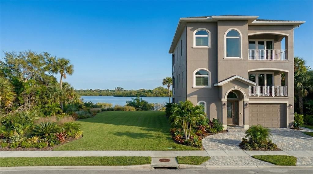 待售: $799,000 (0.34 acres)