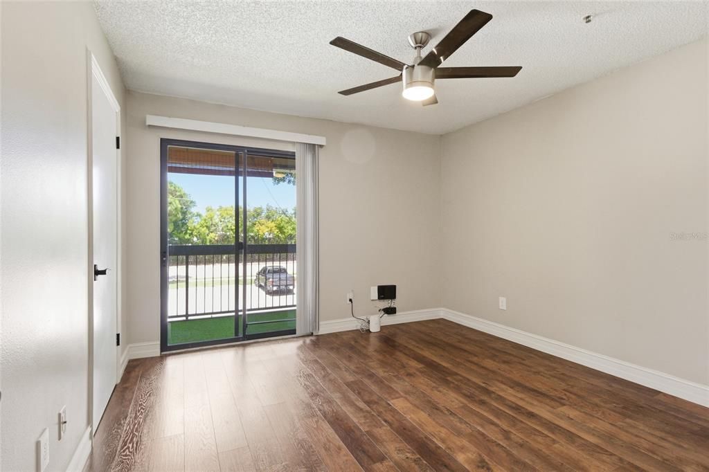 For Sale: $149,900 (1 beds, 1 baths, 688 Square Feet)