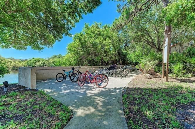 For Sale: $149,900 (1 beds, 1 baths, 688 Square Feet)