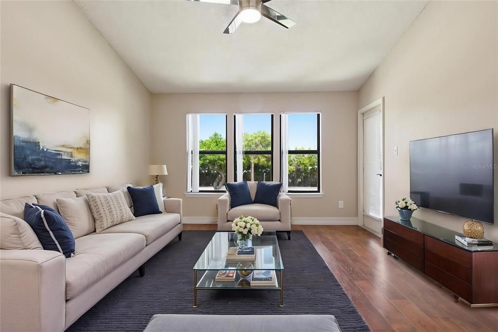For Sale: $149,900 (1 beds, 1 baths, 688 Square Feet)