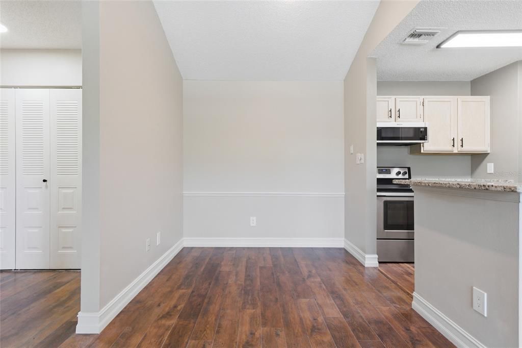 For Sale: $149,900 (1 beds, 1 baths, 688 Square Feet)