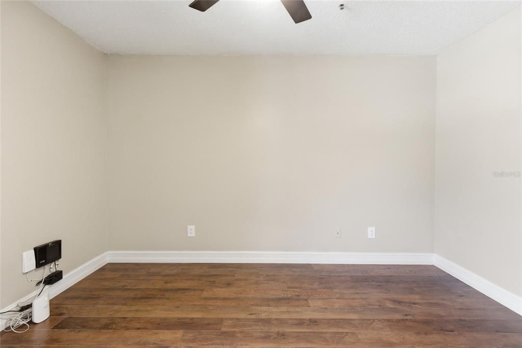 For Sale: $149,900 (1 beds, 1 baths, 688 Square Feet)