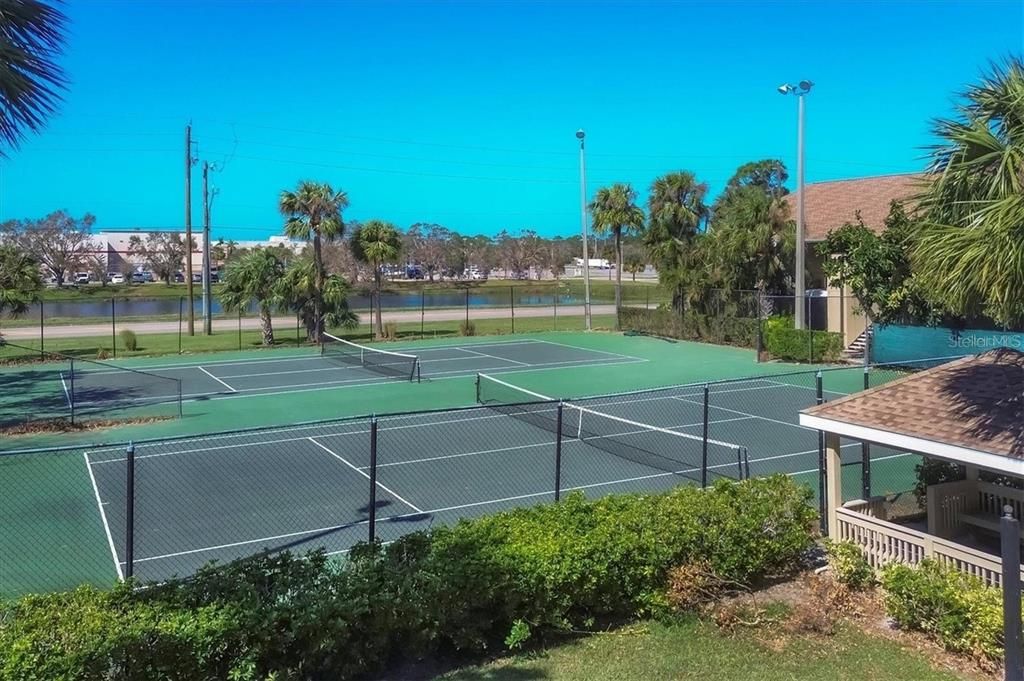 For Sale: $149,900 (1 beds, 1 baths, 688 Square Feet)