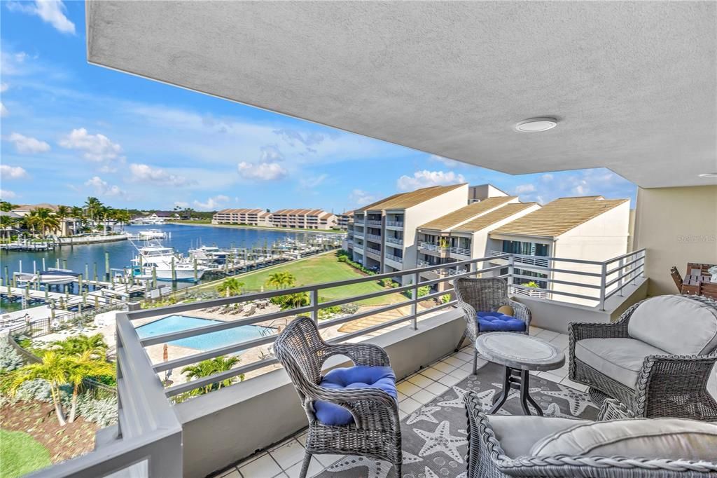 En Venta: $1,185,000 (2 camas, 3 baños, 2460 Pies cuadrados)