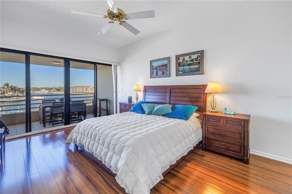 En Venta: $1,185,000 (2 camas, 3 baños, 2460 Pies cuadrados)