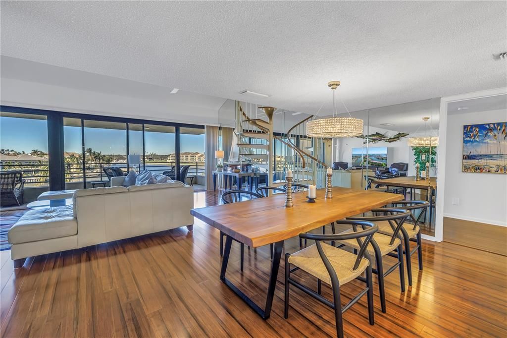 En Venta: $1,185,000 (2 camas, 3 baños, 2460 Pies cuadrados)
