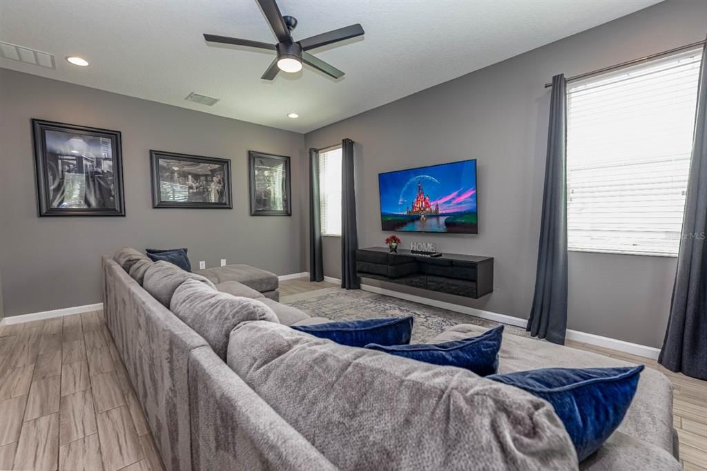 For Sale: $718,000 (5 beds, 5 baths, 3067 Square Feet)