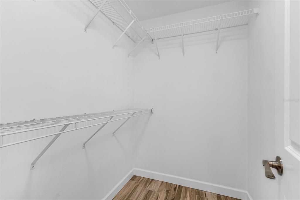Activo con contrato: $230,000 (2 camas, 2 baños, 1199 Pies cuadrados)