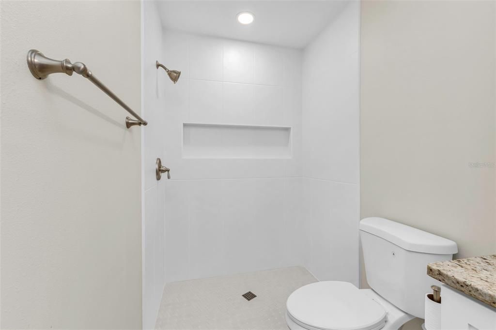 Activo con contrato: $230,000 (2 camas, 2 baños, 1199 Pies cuadrados)