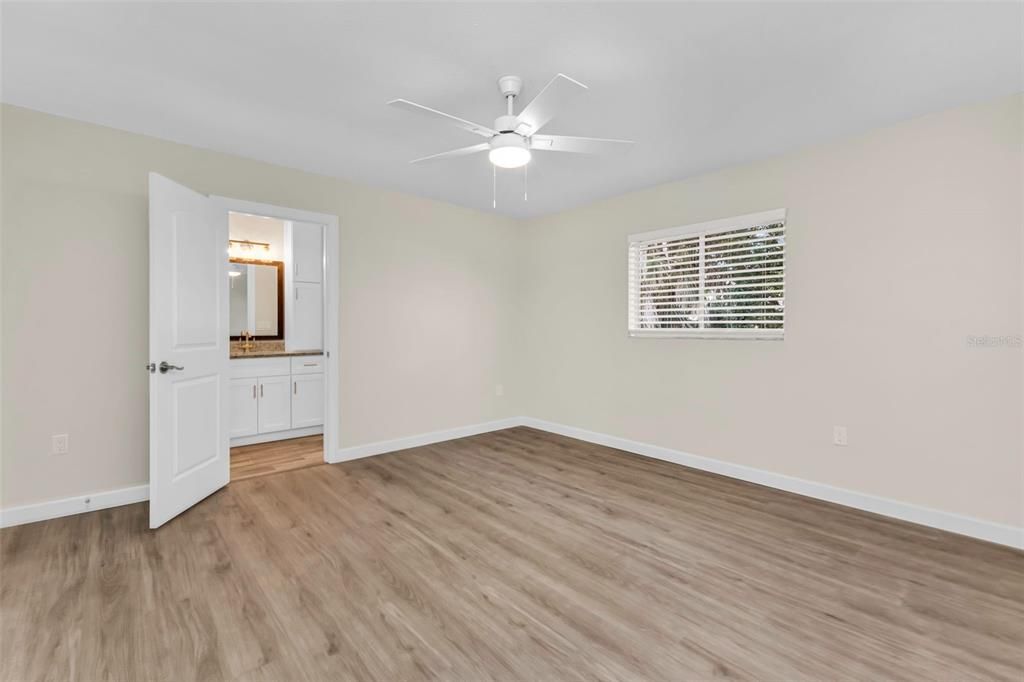 Activo con contrato: $230,000 (2 camas, 2 baños, 1199 Pies cuadrados)