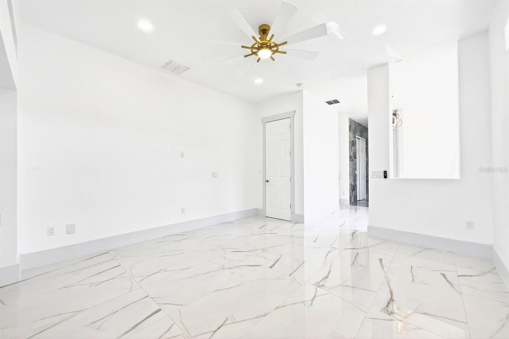 En Venta: $1,300,000 (4 camas, 4 baños, 4625 Pies cuadrados)