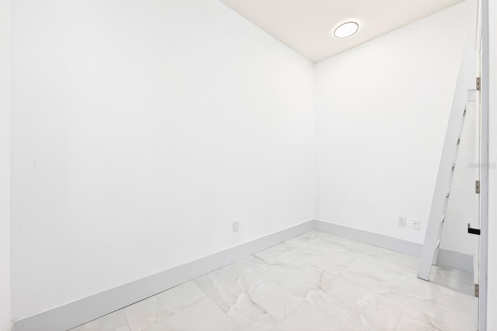 En Venta: $1,300,000 (4 camas, 4 baños, 4625 Pies cuadrados)