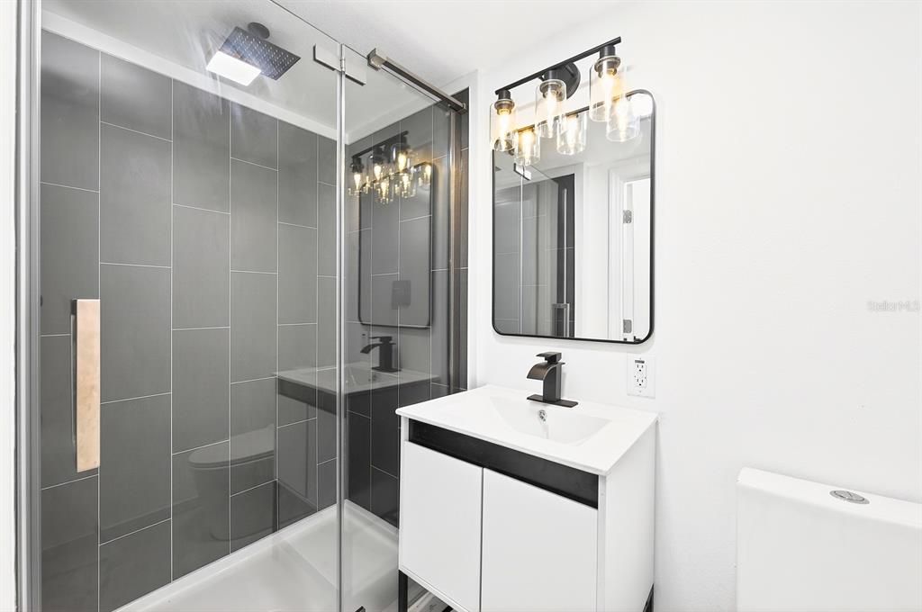 En Venta: $1,300,000 (4 camas, 4 baños, 4625 Pies cuadrados)