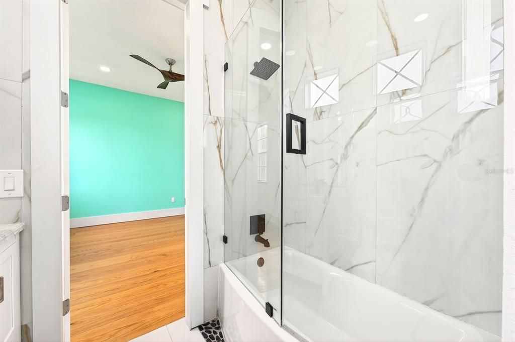 En Venta: $1,300,000 (4 camas, 4 baños, 4625 Pies cuadrados)