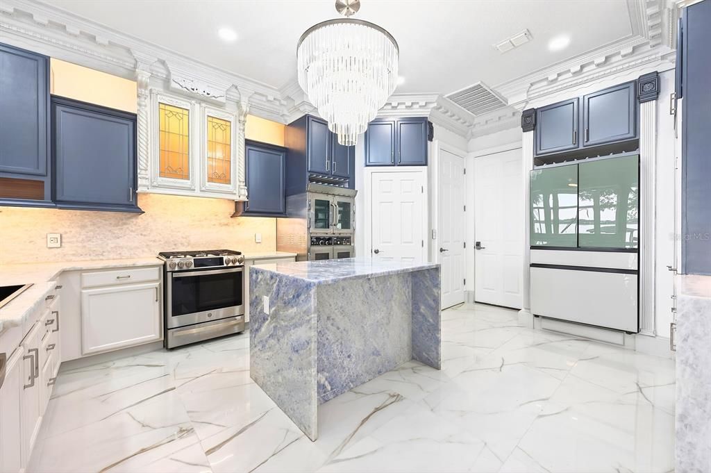 En Venta: $1,300,000 (4 camas, 4 baños, 4625 Pies cuadrados)